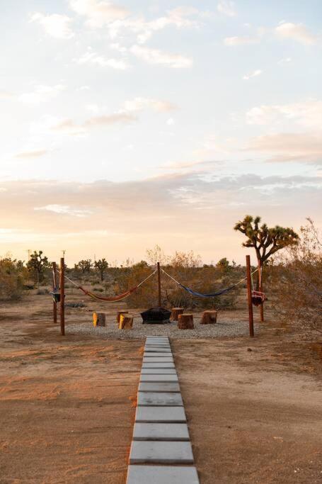 Cryptic Cabin-Tranquil Bohemian Getaway W/Hot Tub Yucca Valley Ngoại thất bức ảnh